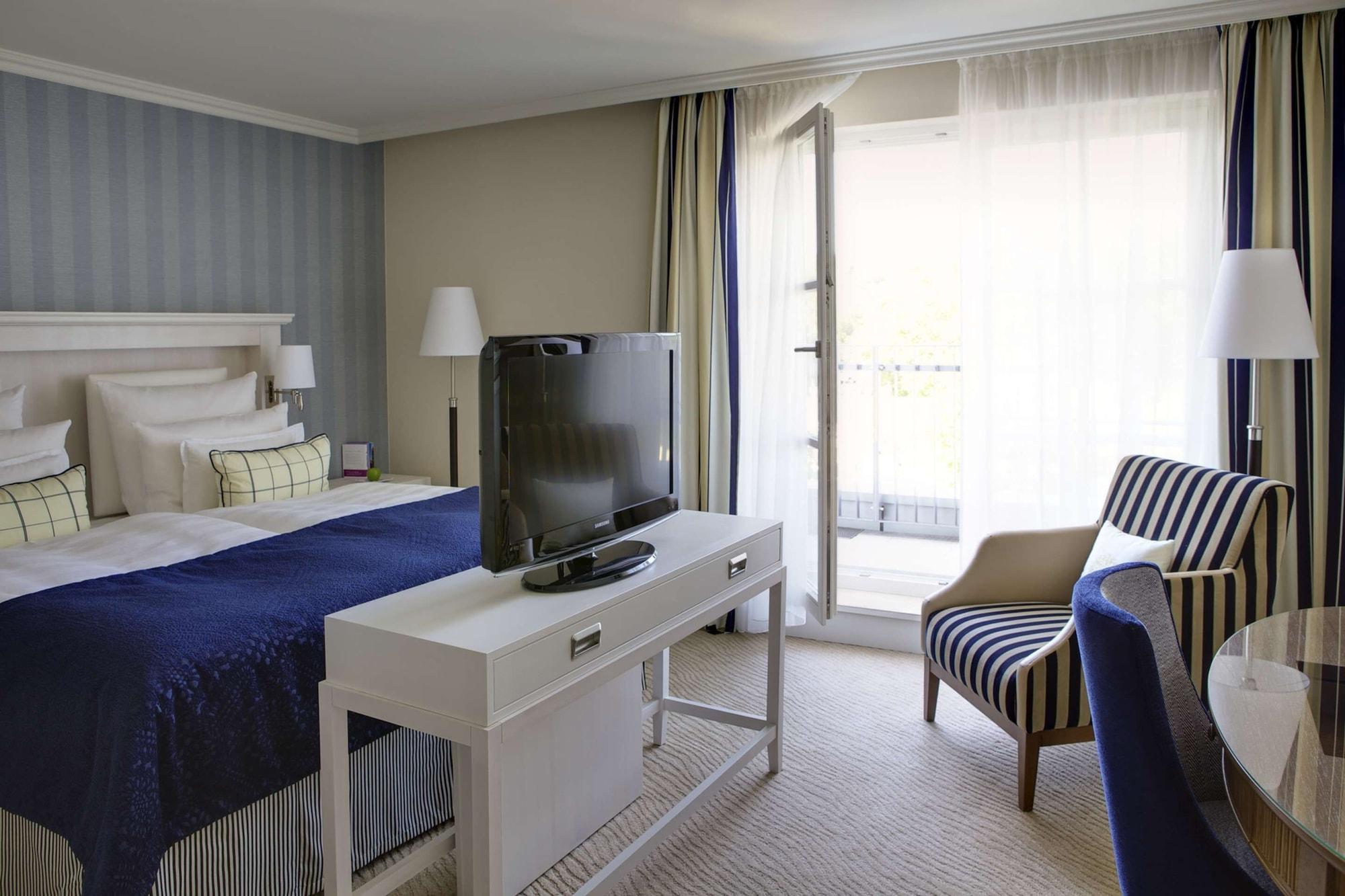 Steigenberger Grandhotel & Spa Heringsdorf Exteriör bild A room at the Hotel du Cap-Eden-Roc