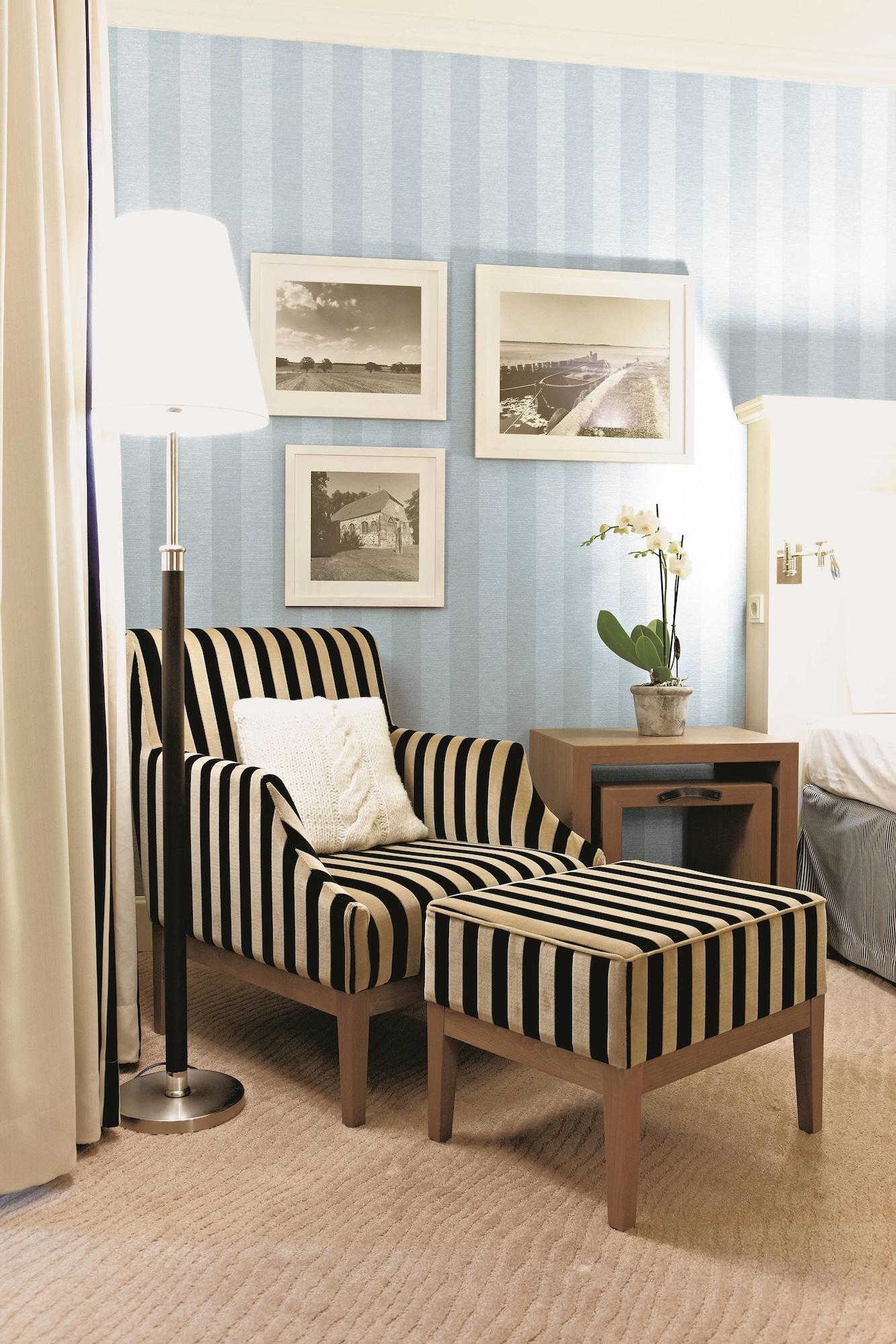 Steigenberger Grandhotel & Spa Heringsdorf Exteriör bild A chaise longue