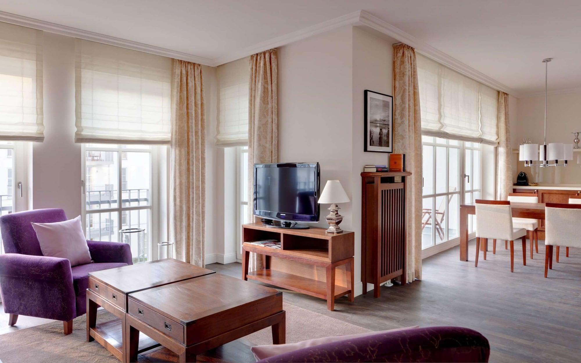 Steigenberger Grandhotel & Spa Heringsdorf Exteriör bild A living room with a television