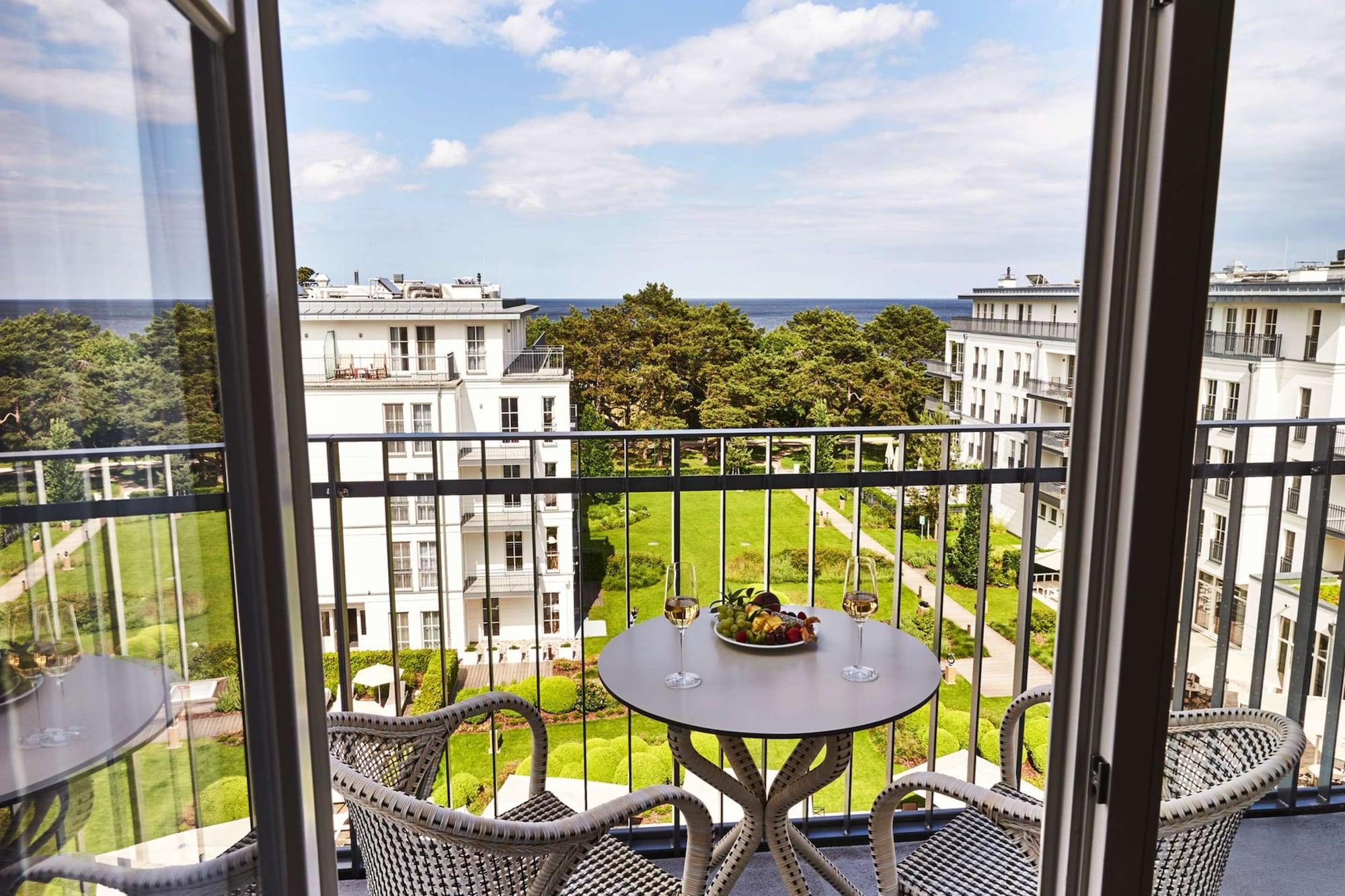 Steigenberger Grandhotel & Spa Heringsdorf Exteriör bild View from the balcony of a suite