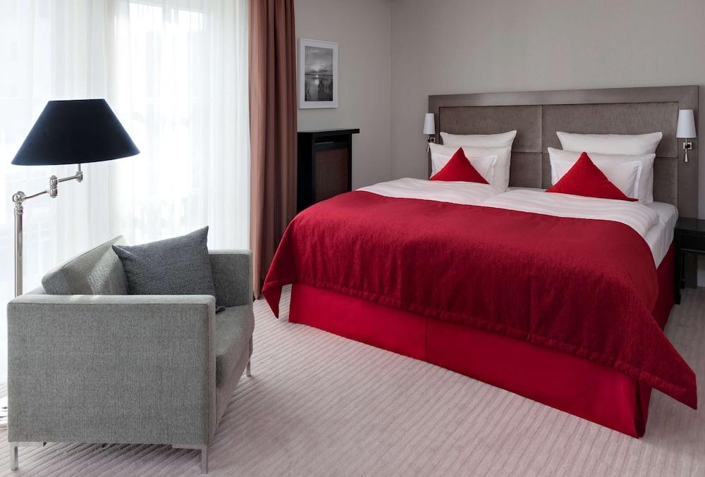 Steigenberger Grandhotel & Spa Heringsdorf Exteriör bild A room at the hotel