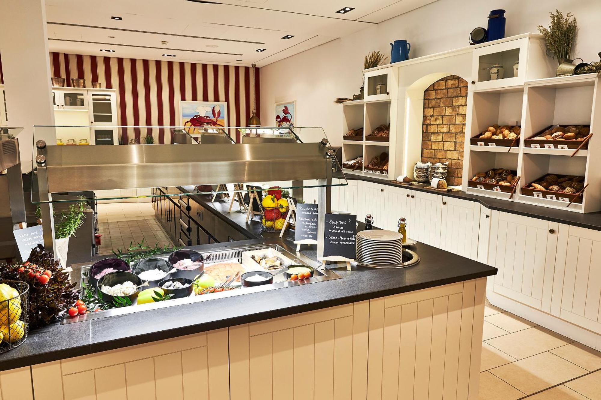 Steigenberger Grandhotel & Spa Heringsdorf Exteriör bild A buffet at a hotel