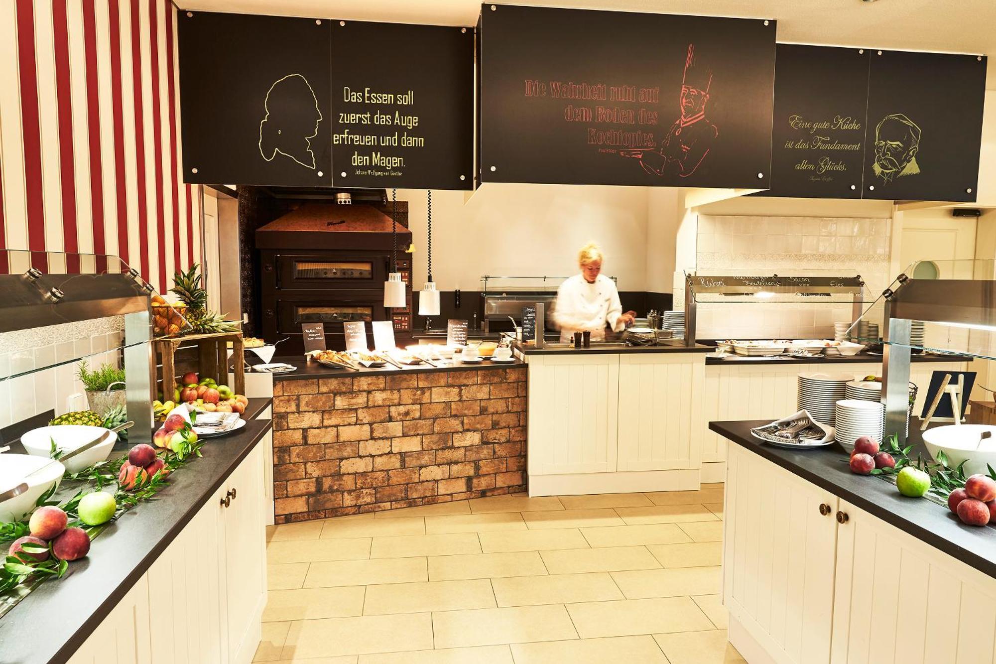 Steigenberger Grandhotel & Spa Heringsdorf Exteriör bild The kitchen of the restaurant
