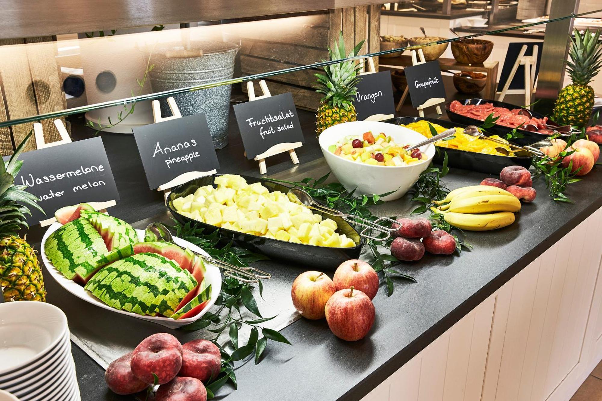 Steigenberger Grandhotel & Spa Heringsdorf Exteriör bild Fruit salad